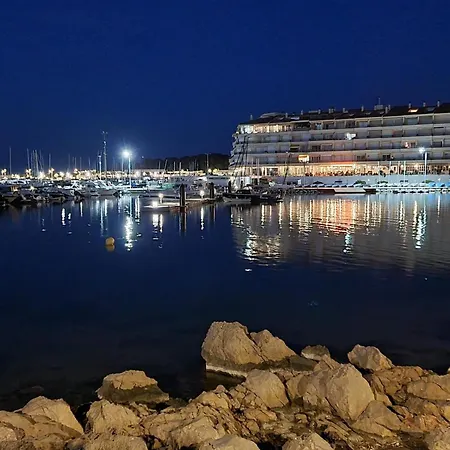 Acogedor En L'escala Con Terraza Cerca De La Playa - Hisp-236-156